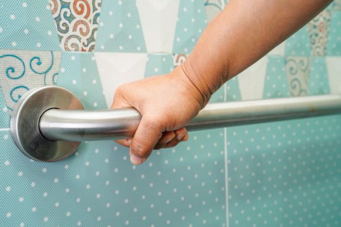 Grab Hold of Confidence: Top Tips for Selecting the Ideal Grab Bar for Your Home