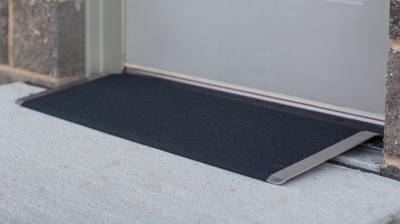 TRANSITIONS Angled Entry Plate by EZ Access Ramps