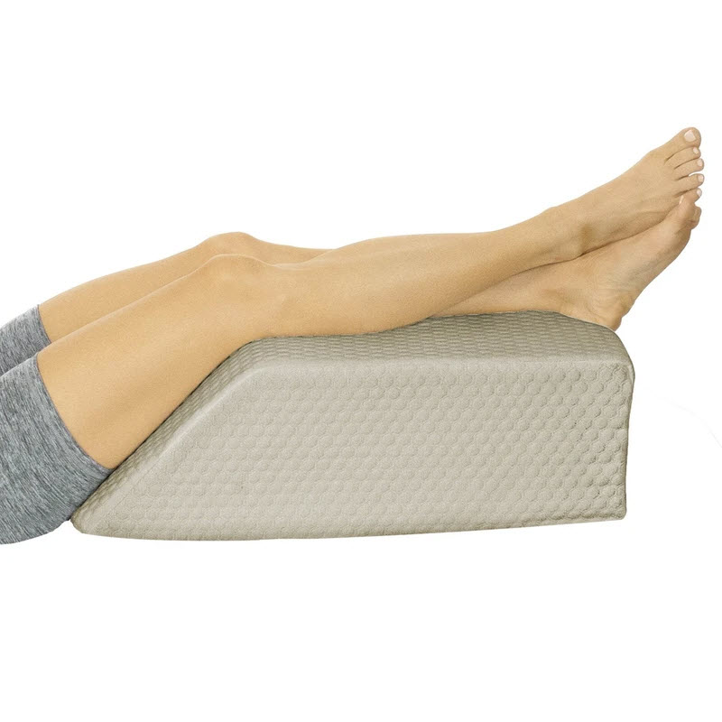 https://www.rehabmart.com/imagesfromrd/leg_rest_wedge_pillow_vive_health.jpg