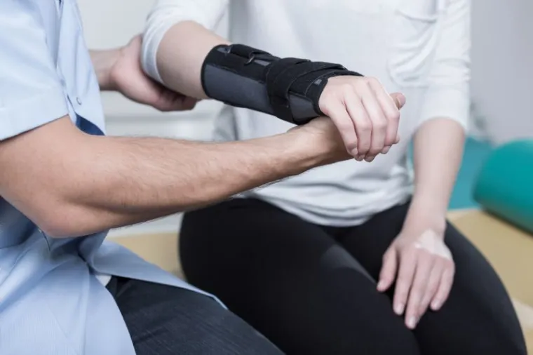 Sleep Great Even With a Brace: Top 5 Best Resting Hand Orthoses