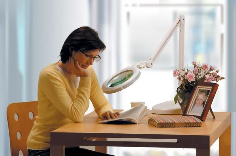 The 5 Best Magnifying Lamps