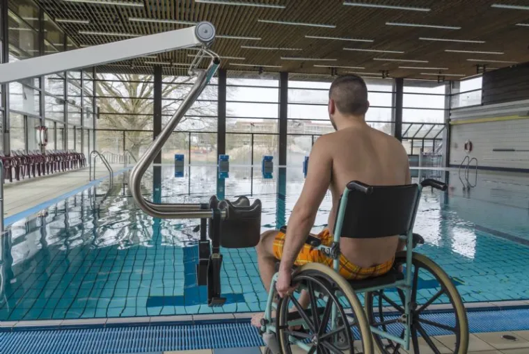 8 Best Pool Lifts for Aquatic Therapy Access