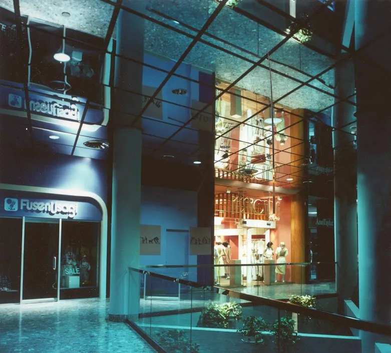 Glassless Mirrors What is the Difference?