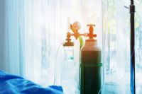 Oxygen Tanks vs Oxygen Concentrators: 5 Tips to Help You Choose