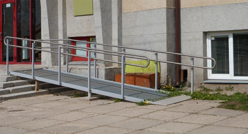 wheelchair-ramp-on-public-building