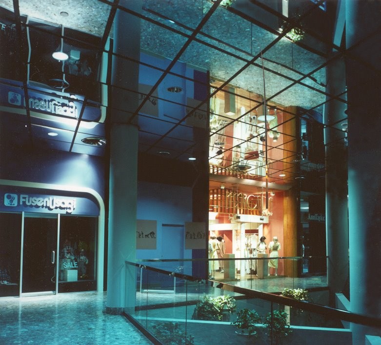 Glassless Mirrors What’s the Difference?