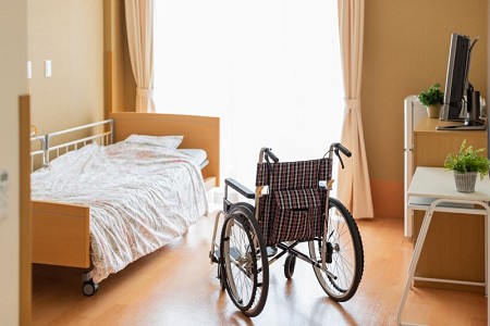 home-hospital-bed-with-wheelchair