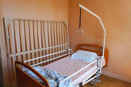 homecare-hospital-bed-in-home